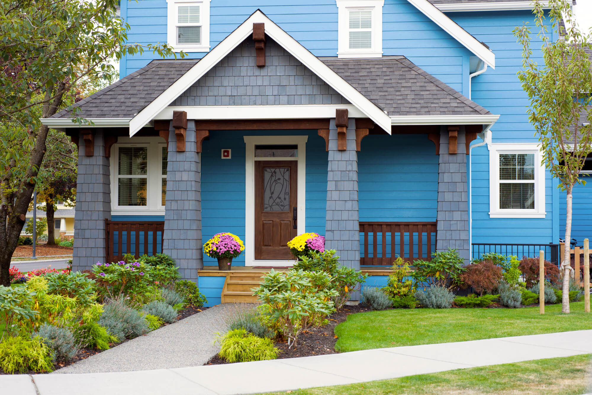 6 Budget-Friendly Ways to Landscape Your Front Yard ...