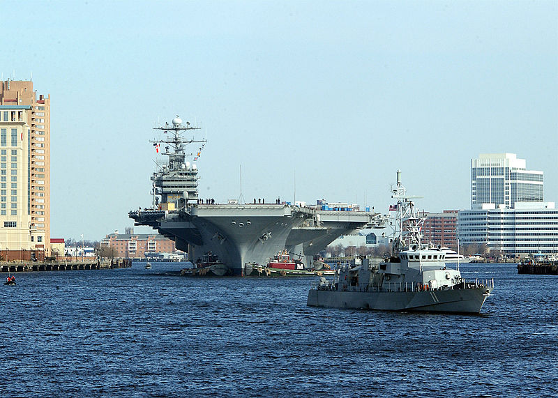 800px-US_Navy_030225-N-1743B-001_USS_George_Washington_(CVN_73)_passes_by_downtown_Norfolk_during_her_transit_down_the_Elizabeth_River