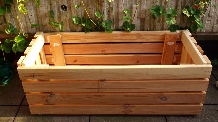 bed-frame-planter