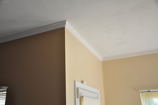 How To Install Crown Molding - Cutting Outside Corners