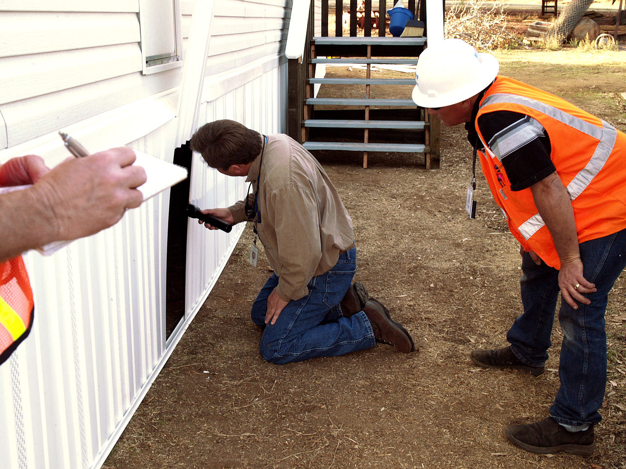 1280pxFEMA__33788__County_building_inspector_at_a_FEMA_supplied
