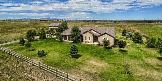 Large Lodge Airbnb in Rural Colorado Springs on a Beautiful, Sunny Day