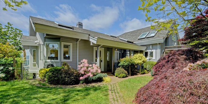 Quaint Guest Suite Airbnb in Victoria, BC